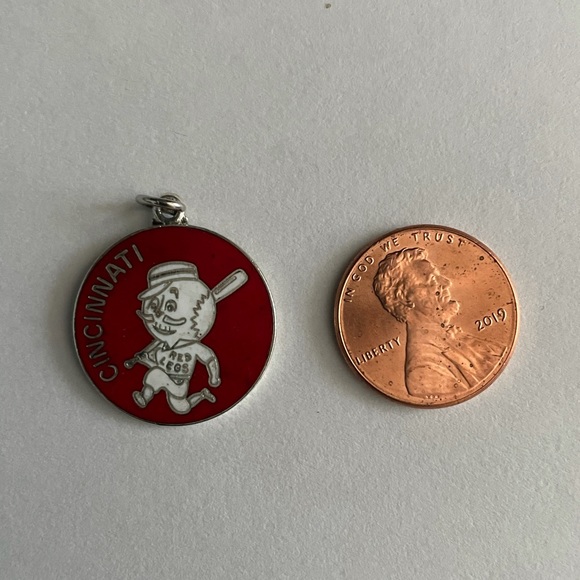 Vtg Cincinnati Reds Mr Redlegs Charm/Pendant - Picture 2 of 3